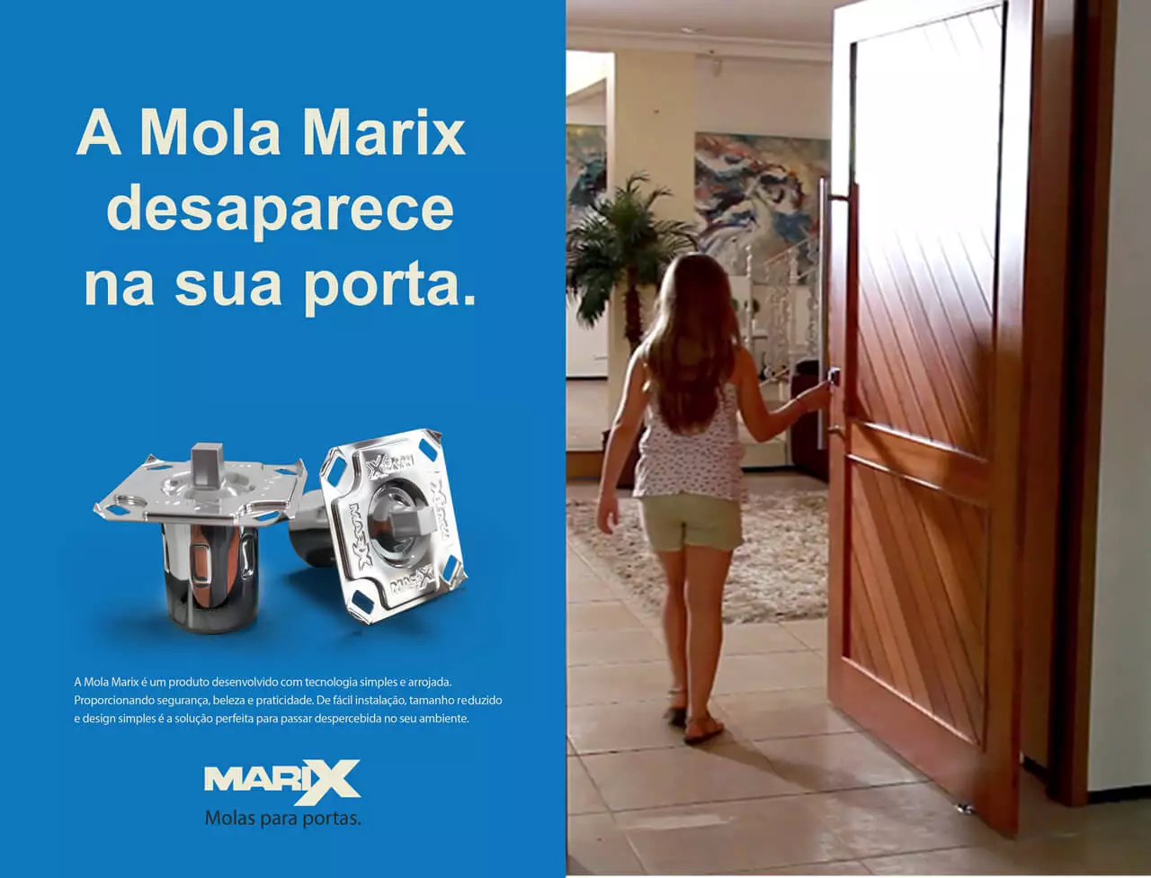 Mécanisme de sol Marix installé sur une porte pivotante